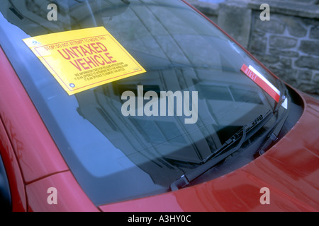 Beachten Sie auf der Windschutzscheibe eines unversteuerten Autos Stockfoto