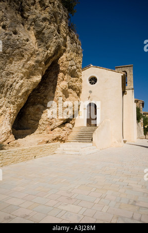 Kirche in den Felsen in la Roque-Alric Stockfoto