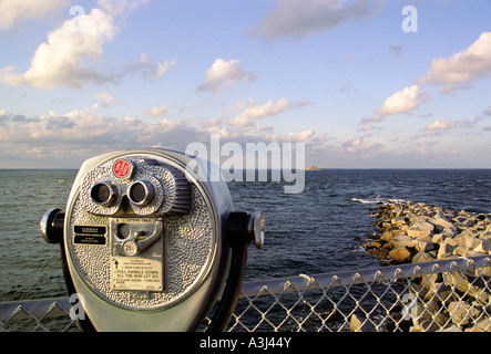 Fernglas auf die Chesapeake Bay Bridge Tunnel, Virginia, USA Stockfoto