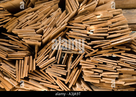 Gestapelte Holz Dielen im Holzlager Stockfoto