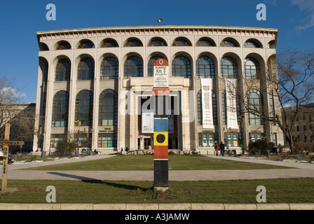 Außenansicht des The National Theatre (Teatrul National) in zentralen Bukarest Rumänien Stockfoto