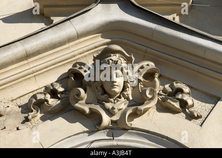 Art-Déco-Dekoration auf einem Eingang Portal in Bukarest Rumänien Stockfoto