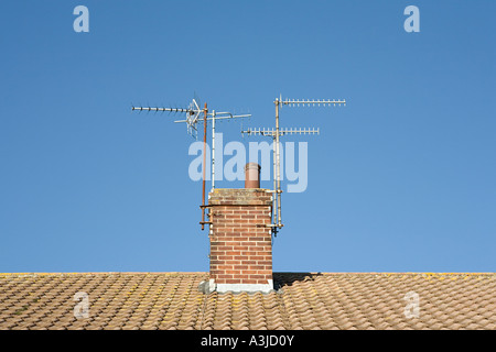 Antennen auf einem Schornstein Stockfoto