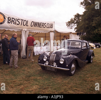 Bristol 400 von den 1940er Jahren zwei Liter 6 Zylinder Coupe Sportwagen bei einem Bristol Owners Club treffen auf Woburn Abbey England 2004 Stockfoto