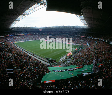 Fußball-Bundesliga, 2004/2005, Menge von Zuschauern im Stadion Borussia-Park in Mönchengladbach, Borussia Moenchengladbach gegen Hertha BSC Berlin 0:0, D-Mönchengladbach, Niederrhein, Nordrhein-Westfalen Stockfoto