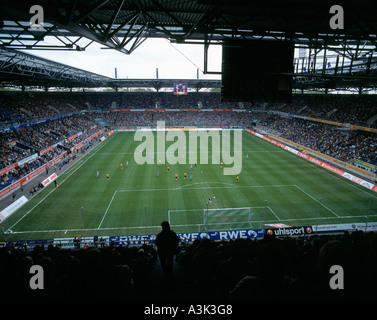 Fußball, 2. Bundesliga 2004/2005, Menge von Zuschauern im Stadion MSV Arena in Duisburg, MSV Duisburg vs. Karlsruher SC 1:4, D-Duisburg, Niederrhein, Ruhrgebiet, Nordrhein-Westfalen Stockfoto