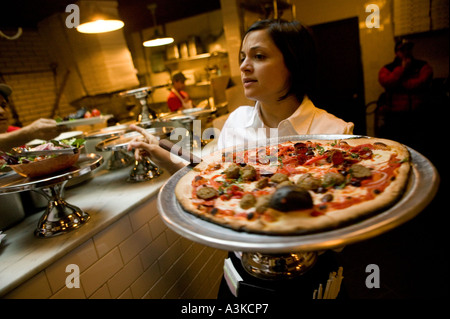 Ansicht von Lombardi Pizzeria im Stadtteil NoLIta von New York City-NY-USA Januar 2006 Stockfoto