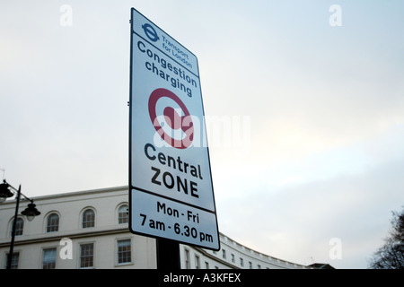 Congestion Charging Zone Zeichen im Park Crescent Regents Park Central London England UK Stockfoto