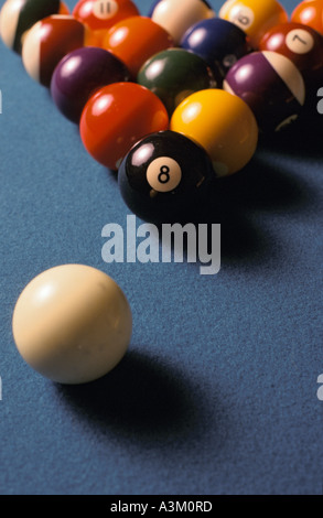 Billardtisch mit Billard-Kugeln Stockfoto