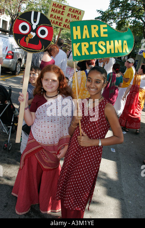 Miami Florida, Coconut Grove, Hare Krishna, Chanten, Dhotis, Saris, Bhatia Yoga, Erwachsene Erwachsene Frauen Frauen weibliche Dame, Mädchen, junge Jugendliche Jugend Stockfoto