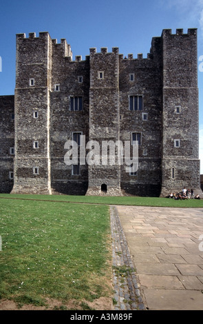 Henry II ließ den historischen Stein Great Tower oder Keep innerhalb der Festung Dover Castle bauen, die von English Heritage als Touristenattraktion Kent England UK betrieben wird Stockfoto