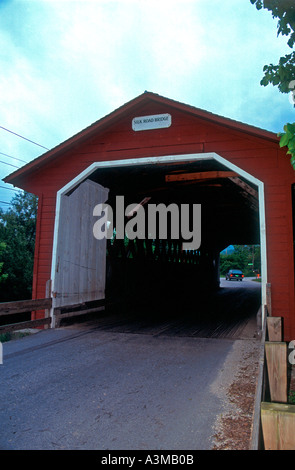 Seidenstraße überdachte Brücke über den Wallomsac River Bennington County Vermont USA Stockfoto