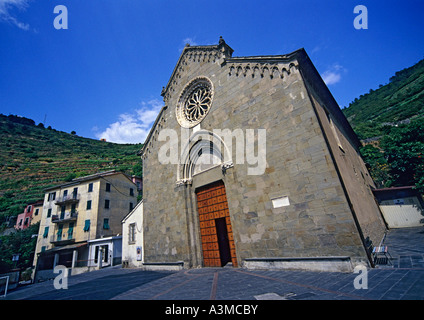 Kirche der Jungfrau Maria (aka San Lorenzo) in Manarola, Cinque Terre (Italien) Stockfoto