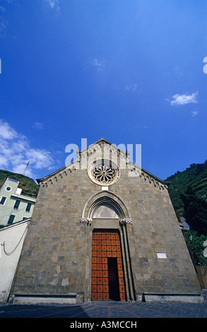 Kirche der Jungfrau Maria (aka San Lorenzo) in Manarola, Cinque Terre (Italien) Stockfoto