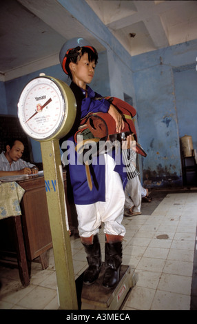 Phu Rennstrecke Tho in Ho-Chi-Minh-Stadt (Saigon) Vietnam wo Kind jockeys Miniatur Rennpferde und das Glücksspiel ist intensiv Stockfoto