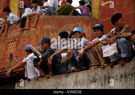 Phu Rennstrecke Tho in Ho-Chi-Minh-Stadt (Saigon) Vietnam wo Kind jockeys Miniatur Rennpferde und das Glücksspiel ist intensiv Stockfoto