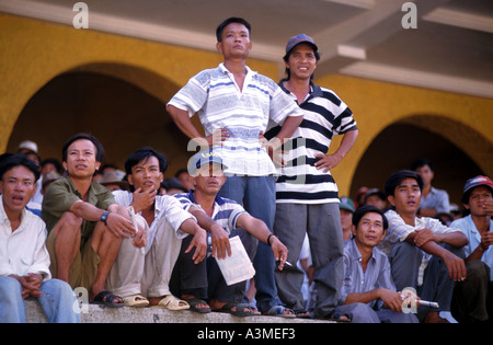 Phu Rennstrecke Tho in Ho-Chi-Minh-Stadt (Saigon) Vietnam wo Kind jockeys Miniatur Rennpferde und das Glücksspiel ist intensiv Stockfoto