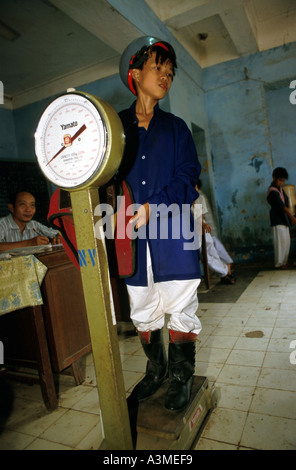 Phu Rennstrecke Tho in Ho-Chi-Minh-Stadt (Saigon) Vietnam wo Kind jockeys Miniatur Rennpferde und das Glücksspiel ist intensiv Stockfoto