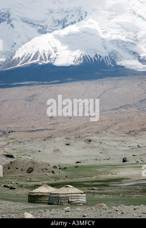 Traditionelle Jurten in den Panmir Bergen am Karakul See Xinjiang Provinz China Stockfoto