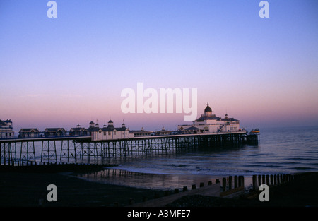 Eastbourne Pier fällt East Sussex als Nacht Stockfoto