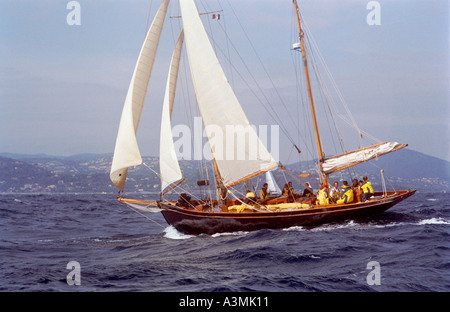 Eine Yacht bei der Regatta in St. Tropez Stockfoto