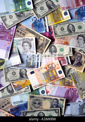 EURO UND INTERNATIONALEN WÄHRUNGEN BANKNOTEN Stockfoto