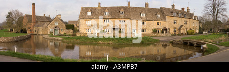 Gloucestershire niedriger Schlachtung Fluss Auge vorbei an der Wassermühle und Ferienhäuser Panorama Stockfoto