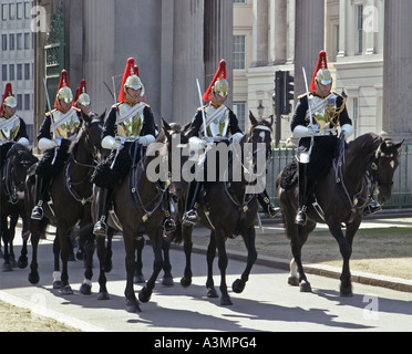 Berittenen Soldaten aus dem Blues and Royals Regiment bildet Teil der britischen Household Cavalry Stockfoto