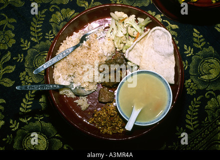 Myanmar Burma zentrale Essen Inle Lake Shan regionale Speisen auf traditionelle Lackwaren Tisch gelegt Stockfoto