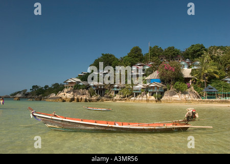 Thailand Ko Phangan Pha Ngan Haad Yao West lange Nordstrand nördlichen Landzunge und Longtail-Fischerboot Stockfoto