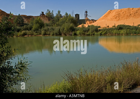 Restwasser sauberen Teich für den Einsatz im Kieswerk Aufbereitungsanlage Stockfoto