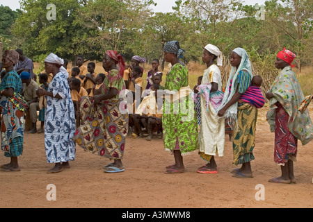 Traditionelle Feste und spirituelle Tänze von Dorfbewohnern, Mognori Dorfgemeinschaft, Nordghana. Stockfoto