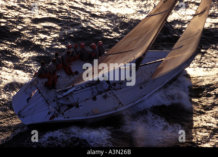 Admirals-Cup-Yacht Anemos während der berühmten Offshore-Rolex Fastnet Race von Cowes nach Irland und zum Ziel in Plymouth, UK. Stockfoto