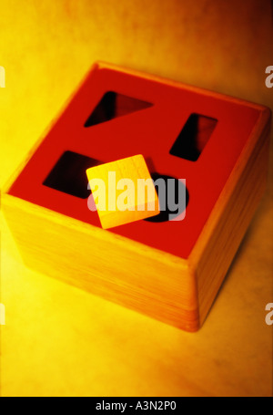 Square Peg In eine Runde Bohrung Stockfoto