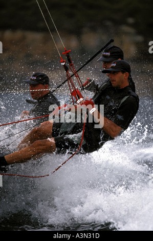 Segeln auf einem 18ft Skiff im Musto Gang schnell Stockfoto