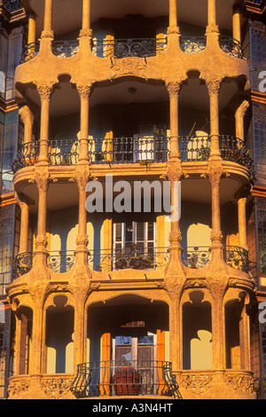 Spanien Barcelona Catalunya Fälle Josefa Villanueva im goldenen Licht des Sonnenuntergangs. Jugendstil-Moderne (Modernisme) Historisches Wahrzeichen Stockfoto