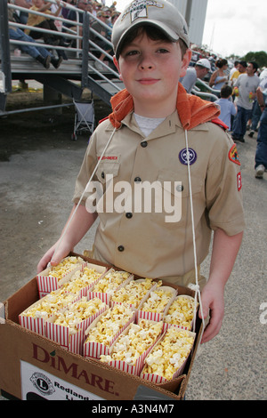 Miami Florida, Homestead, Championship Rodeo, junge Jungen, männliche Kinder, Pfadfinder, verkauft Popcorn, FL060130472 Stockfoto