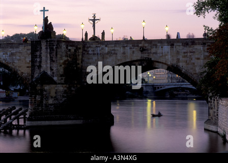 Karlsbrücke und Vltava (Moldau), Prag, Tschechische Republik Stockfoto