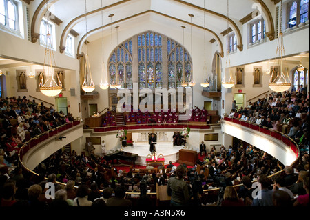 Sonntagmorgen Masse auf der Abyssinian Baptist Church in Harlem, uptown New York City USA 10. Oktober 2005 Stockfoto