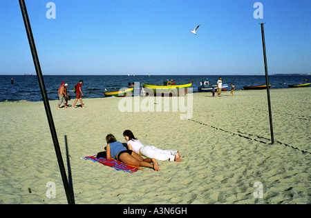 Menschen am Strand in Sopot, Polen Stockfoto