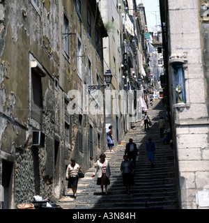 SCHRITTE UND HÄUSER BICA BEZIRK LISSABON PORTUGAL Stockfoto