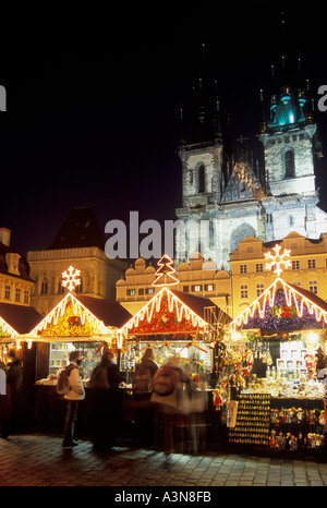 Tschechische Republik Prag Staromestske Namesti Teynkirche Weihnachtsmarkt Stockfoto
