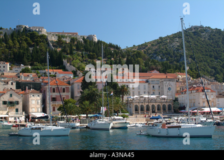 Der schöne Hafen und die Stadt Hvar Insel Hvar Kroatien Stockfoto