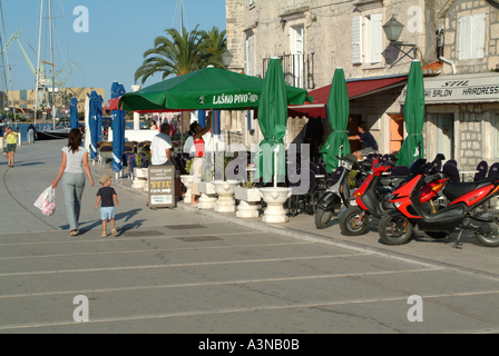 Bar und Restaurant auf der Riva in Trogir Kroatien Stockfoto