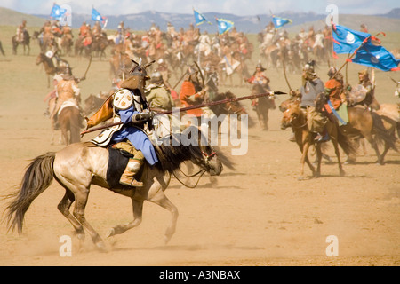 Mongolische Kavallerie mit Lanzen laden in die Schlacht Stockfoto