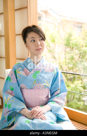 Porträt der jungen Frau mit yukata Stockfoto