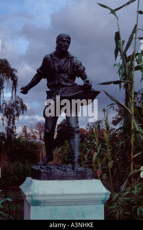 Statue von einem Sämann von Sir Hama Thornycroft RA Kew Gardens, Surrey, UK Stockfoto