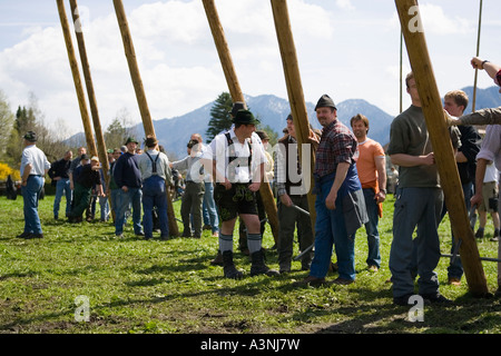 Schlehdorf / Erhöhung der Maibaum Stockfoto