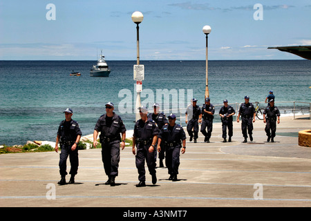 Schwer bewaffnete Spezialeinheiten der Polizei-Patrouille Cronulla Sydney Australia Stockfoto