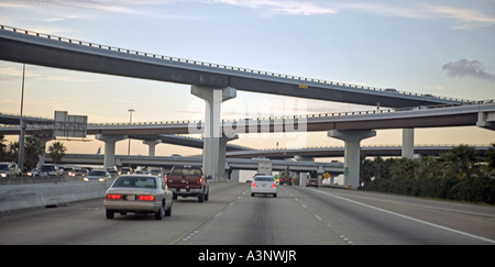 Verkehr auf der Interstate 45 im südöstlichen Texas in der Nähe von Houston Stockfoto